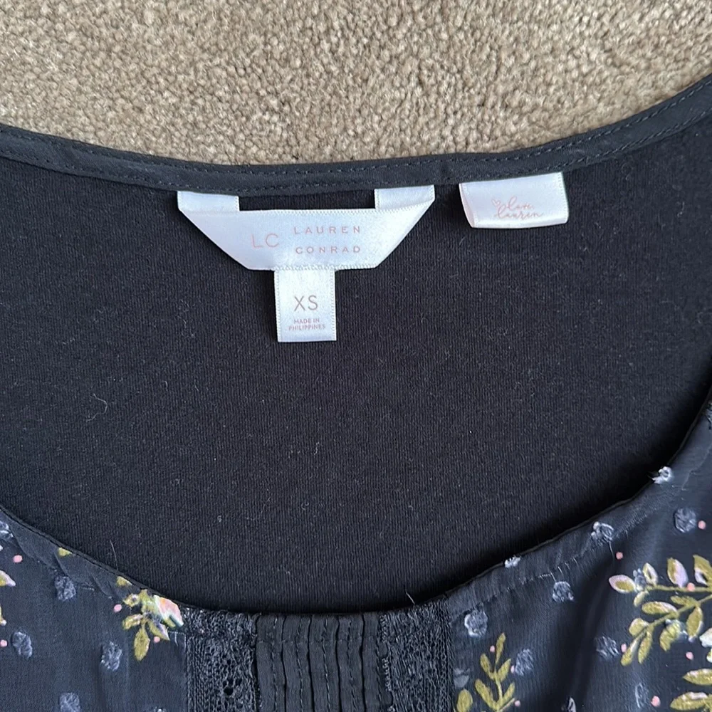 Lauren Conrad capped sheer sleeved scoop neck pullover blouse - Picture 7 of 9